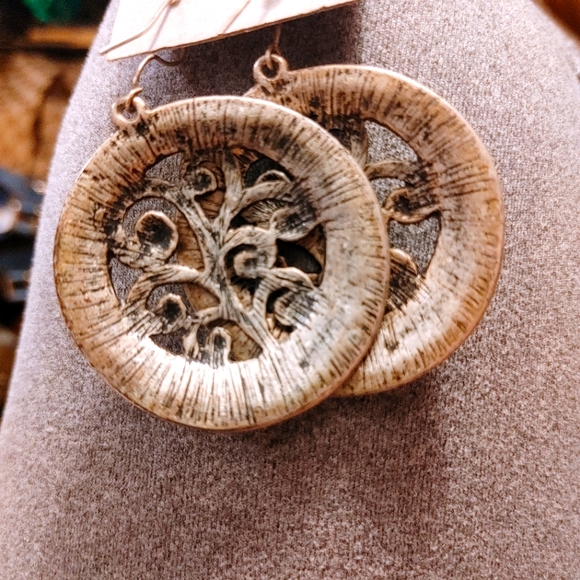 Claire's dangle swirl mediallion earrings - Picture 2 of 2